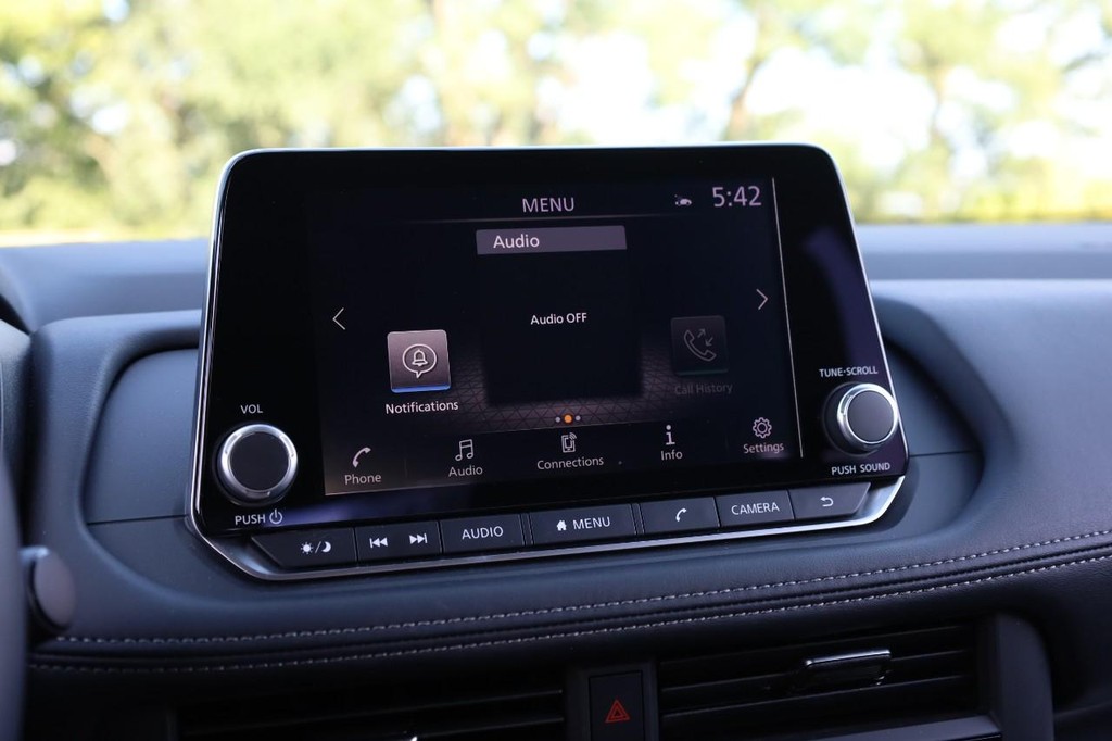 Nissan Rogue Vehicle Image 11