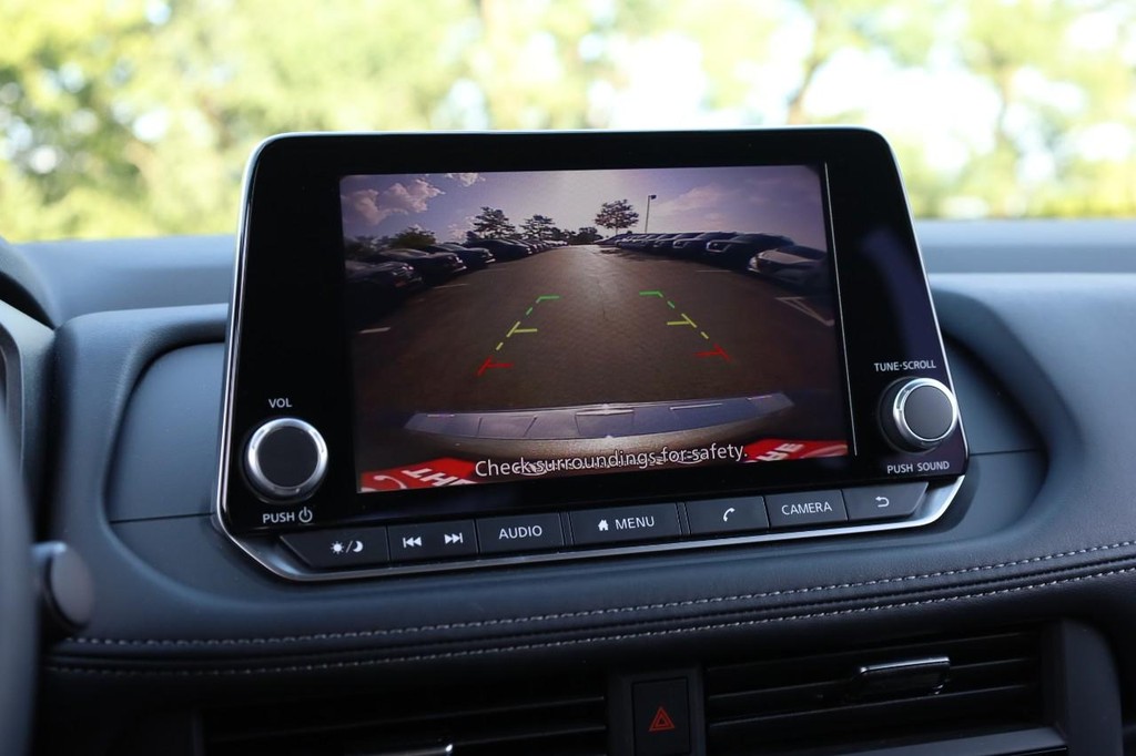 Nissan Rogue Vehicle Image 12