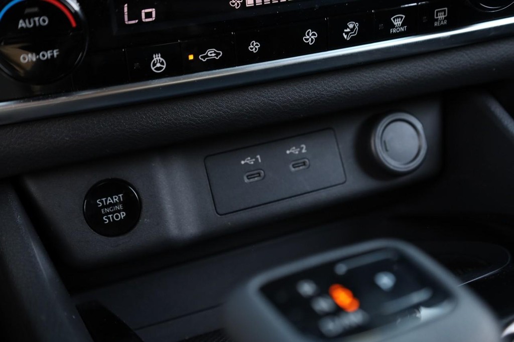 Nissan Rogue Vehicle Image 14