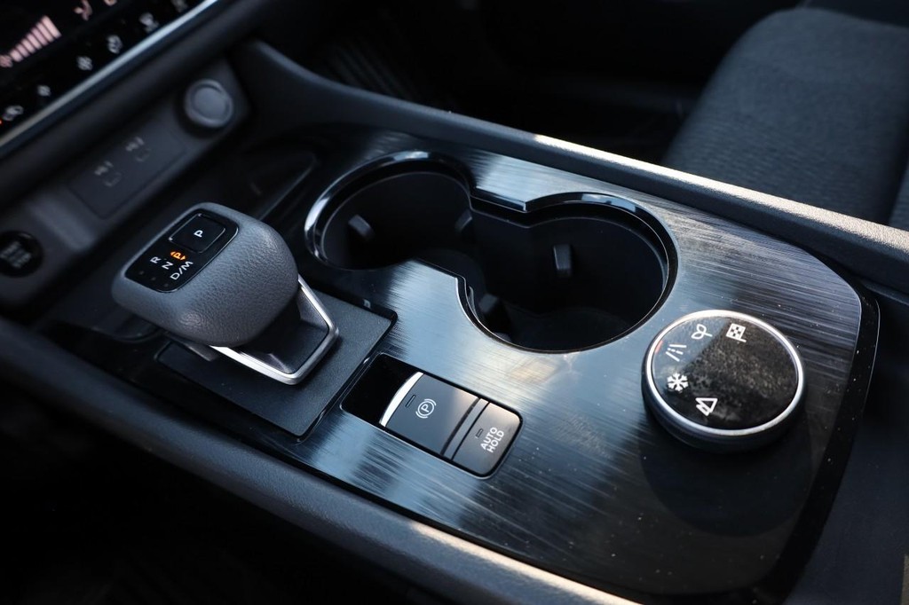 Nissan Rogue Vehicle Image 15