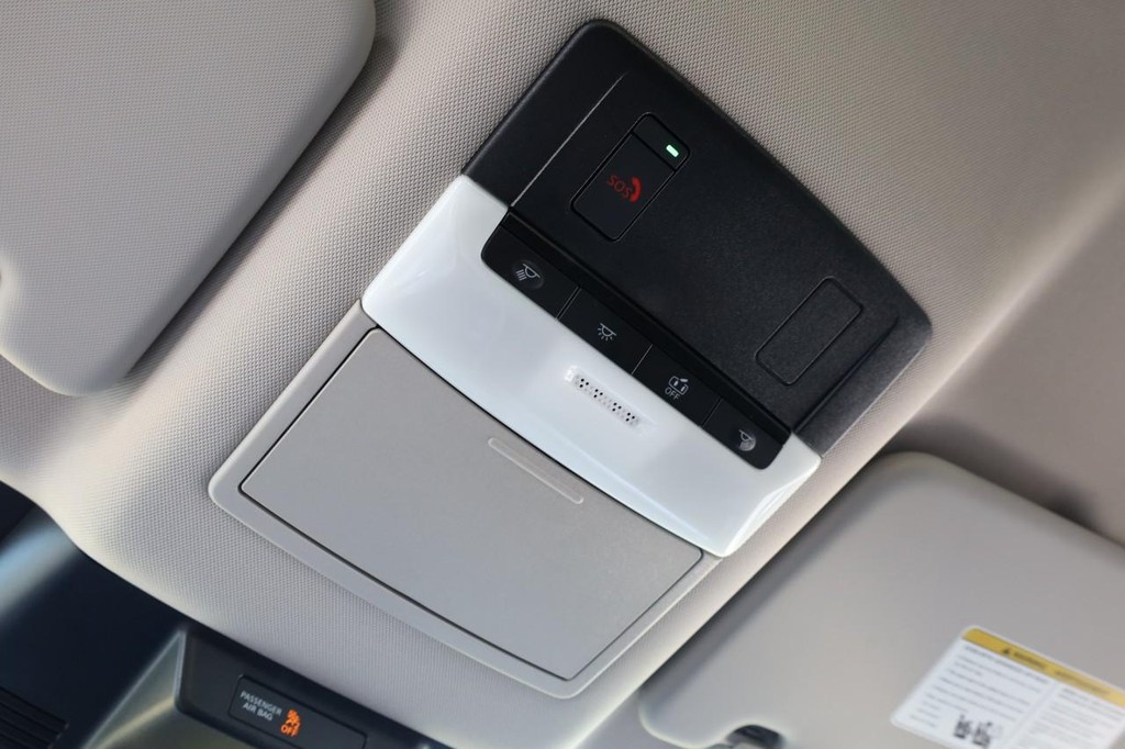 Nissan Rogue Vehicle Image 16
