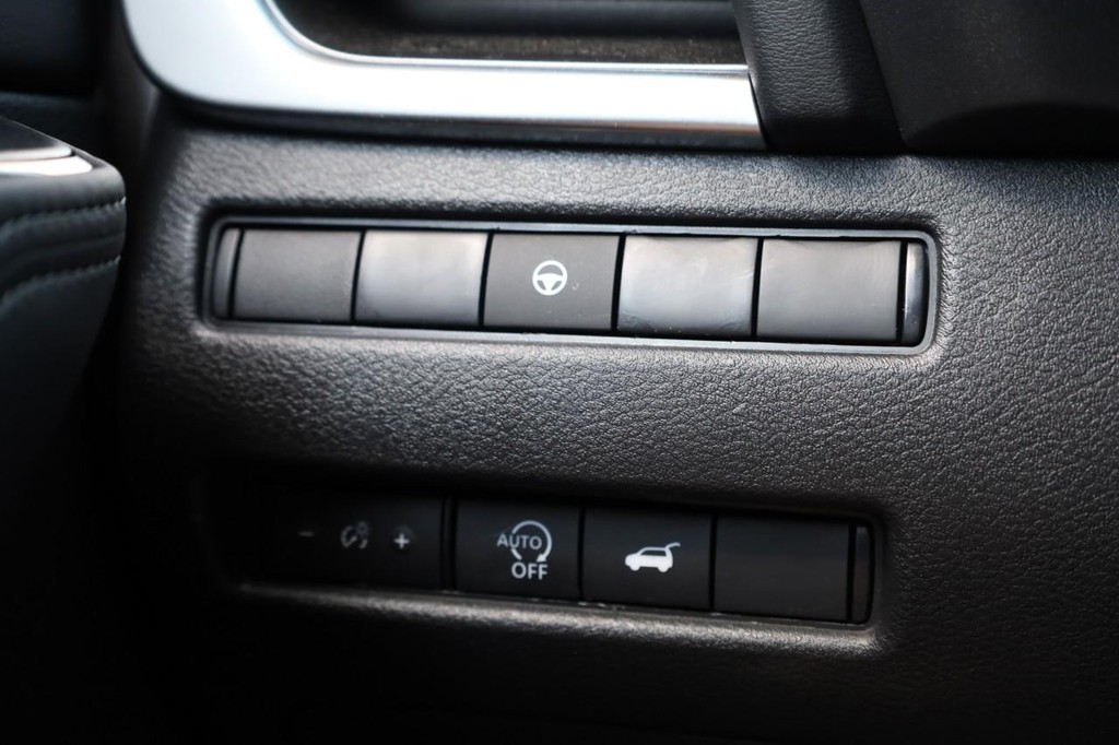 Nissan Rogue Vehicle Image 18