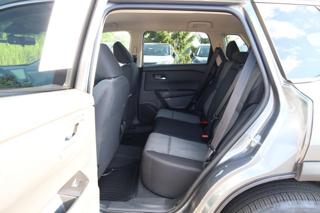 Nissan Rogue Vehicle Image 20