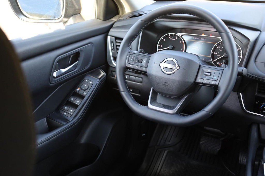Nissan Rogue Vehicle Image 23