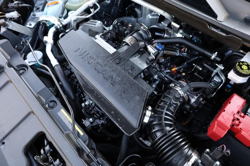 Nissan Rogue Vehicle Image 25