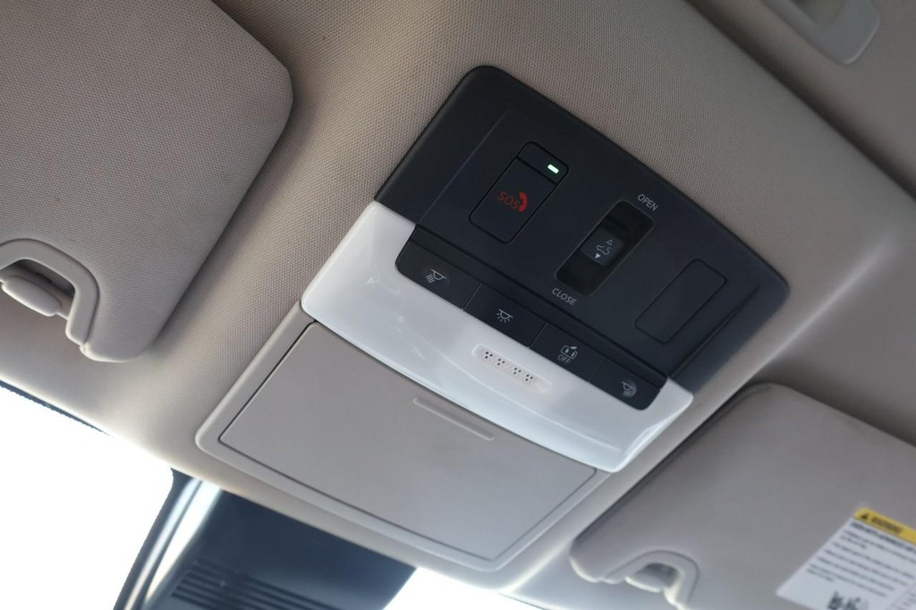 Nissan Altima Vehicle Full-screen Gallery Image 19
