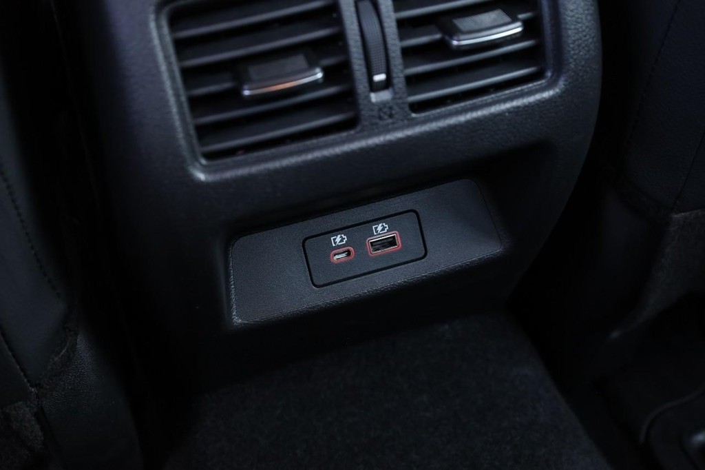 Nissan Altima Vehicle Full-screen Gallery Image 23