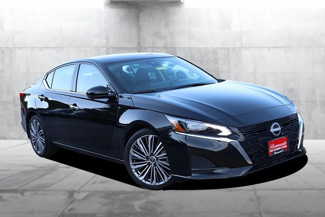 Nissan Altima Vehicle Image 02