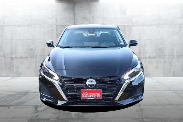 Nissan Altima Vehicle Image 04