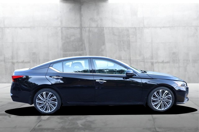 Nissan Altima Vehicle Image 05