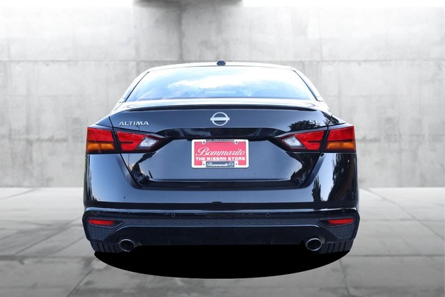 Nissan Altima Vehicle Image 06