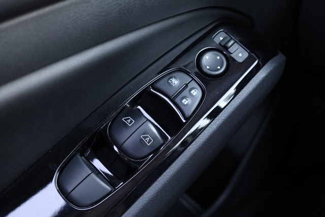 Nissan Altima Vehicle Image 20