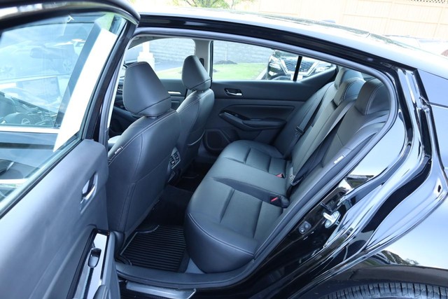 Nissan Altima Vehicle Image 22