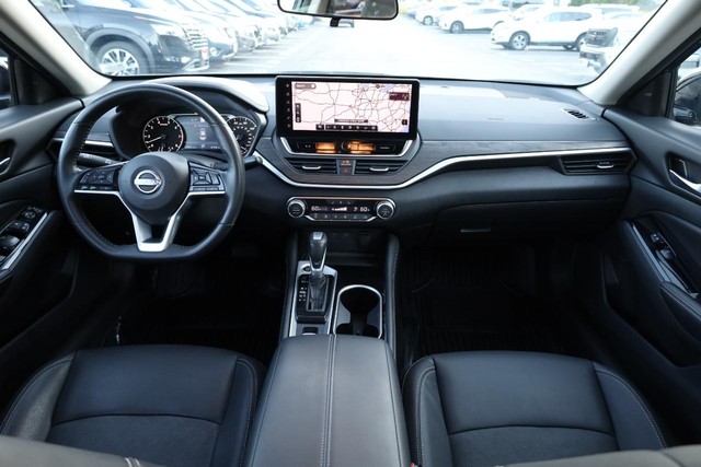Nissan Altima Vehicle Image 24