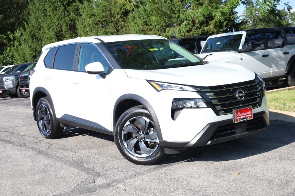 Nissan Rogue Vehicle Image 02