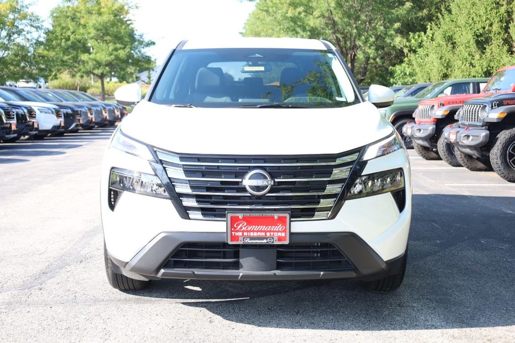 Nissan Rogue Vehicle Image 04