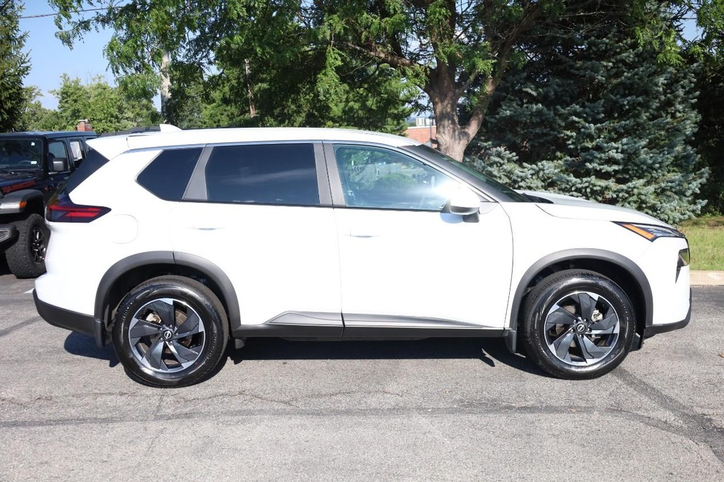 Nissan Rogue Vehicle Image 05