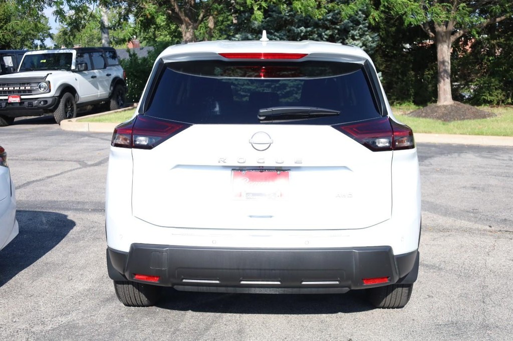 Nissan Rogue Vehicle Image 06