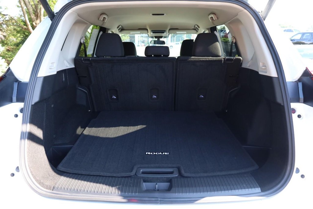 Nissan Rogue Vehicle Image 07