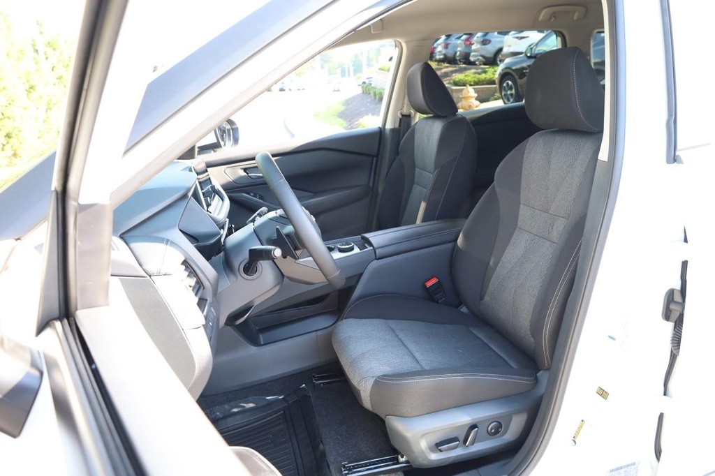 Nissan Rogue Vehicle Image 08
