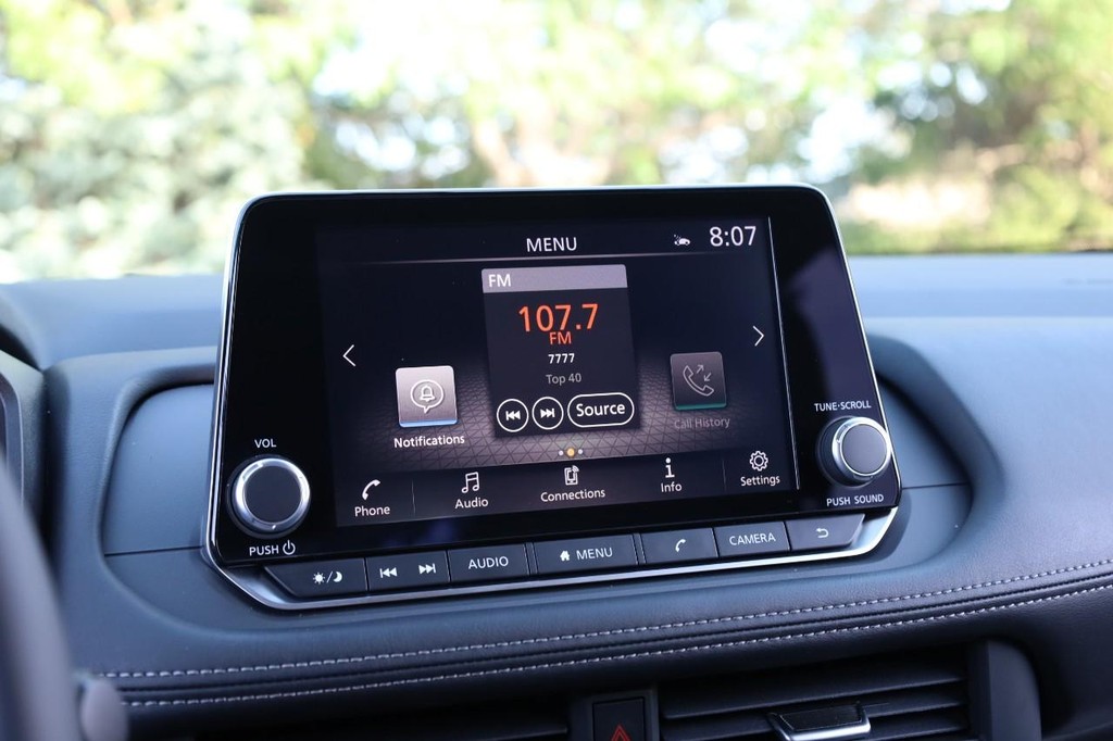 Nissan Rogue Vehicle Image 11