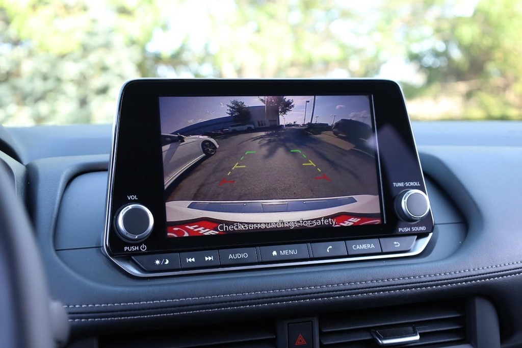 Nissan Rogue Vehicle Image 12