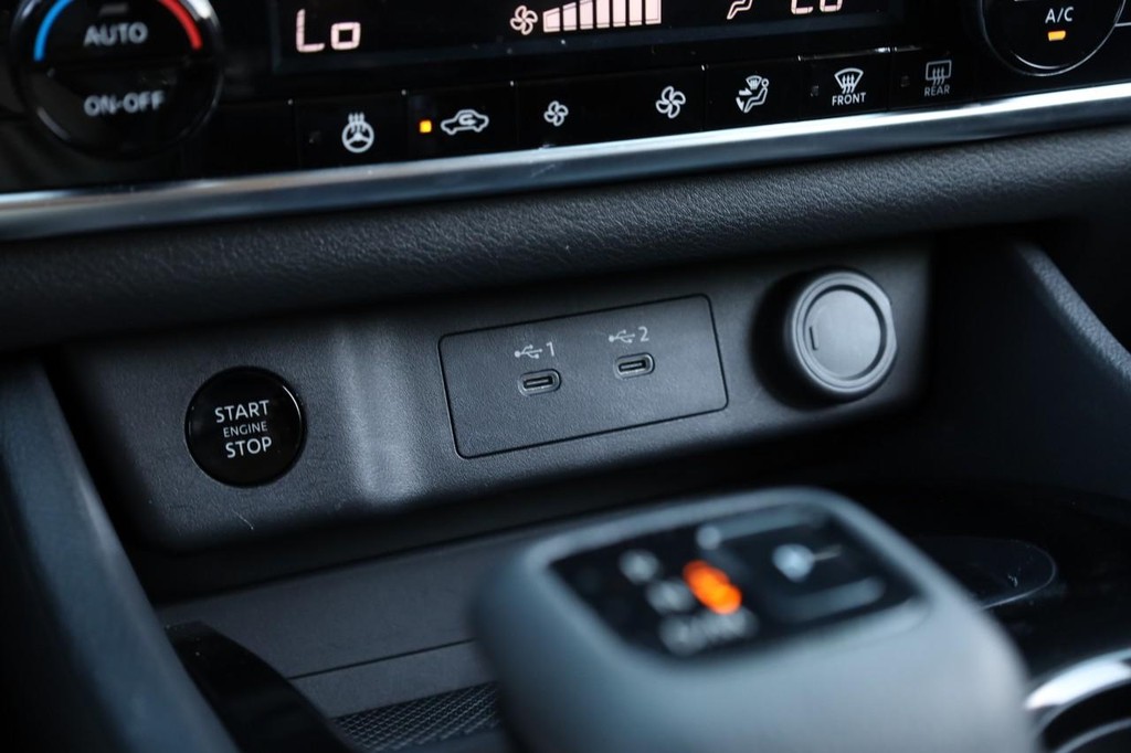 Nissan Rogue Vehicle Image 14