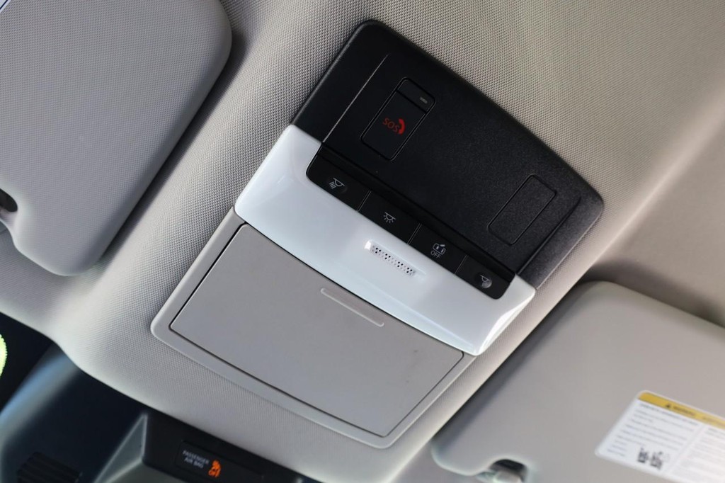Nissan Rogue Vehicle Image 17