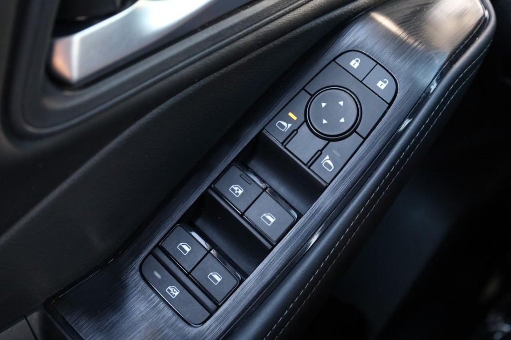 Nissan Rogue Vehicle Image 18