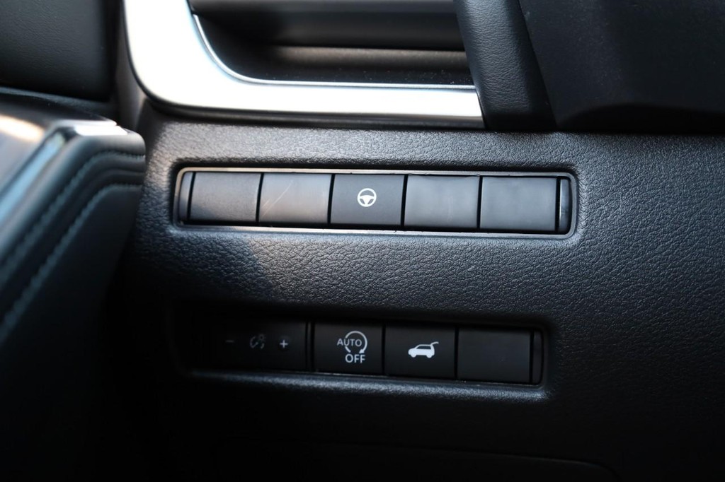Nissan Rogue Vehicle Image 19
