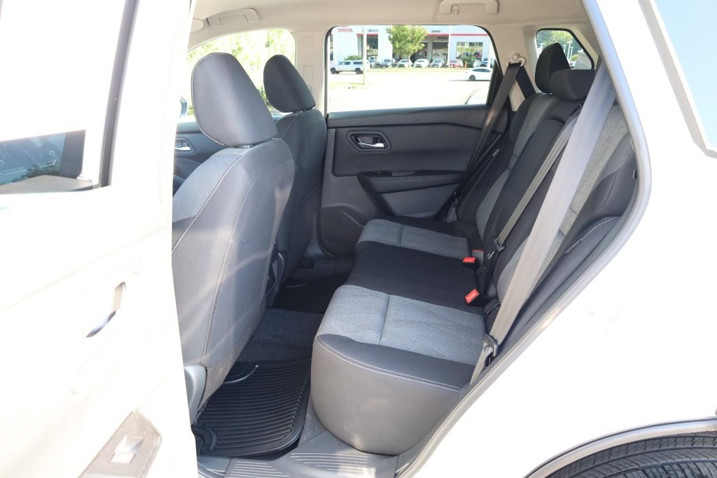 Nissan Rogue Vehicle Image 21