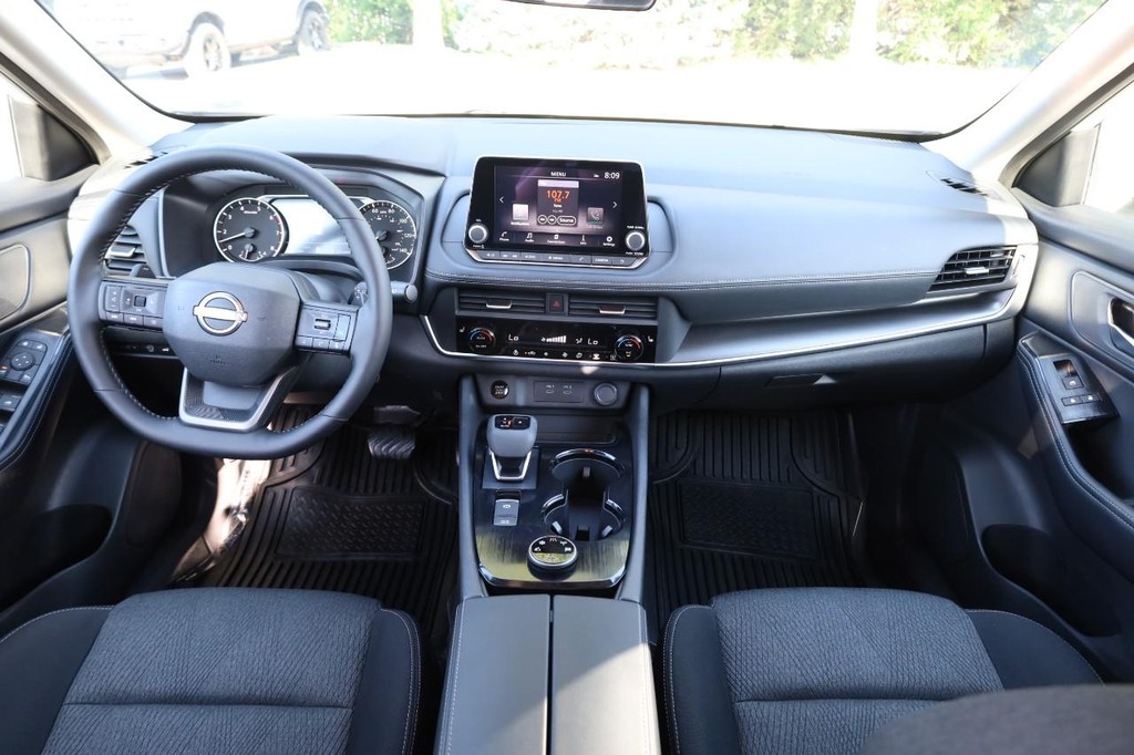 Nissan Rogue Vehicle Image 23