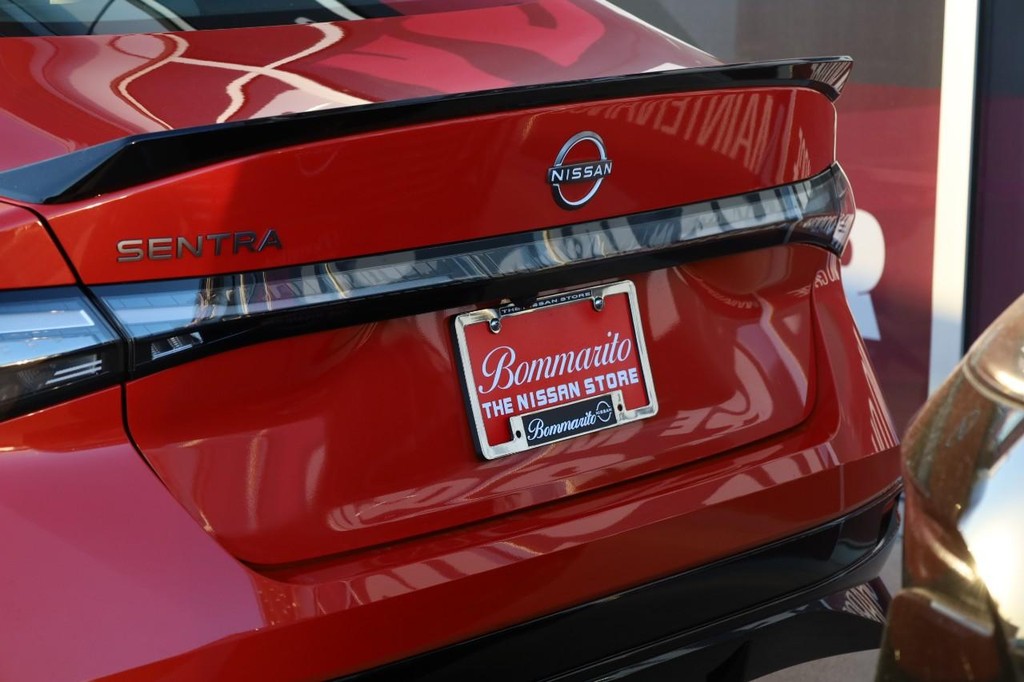 Nissan Sentra Vehicle Image 07