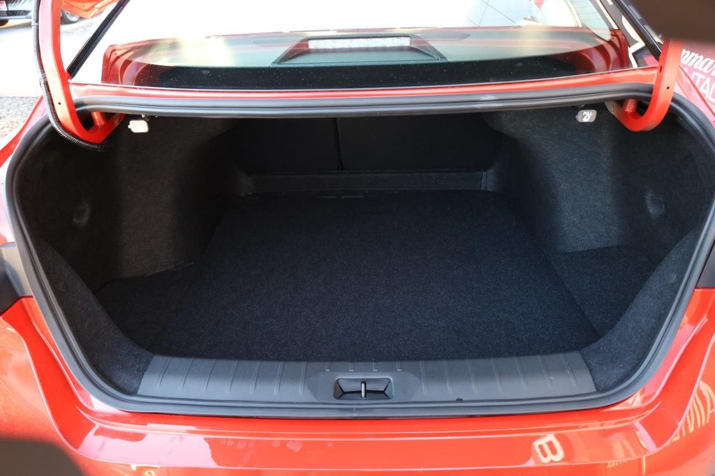 Nissan Sentra Vehicle Image 08