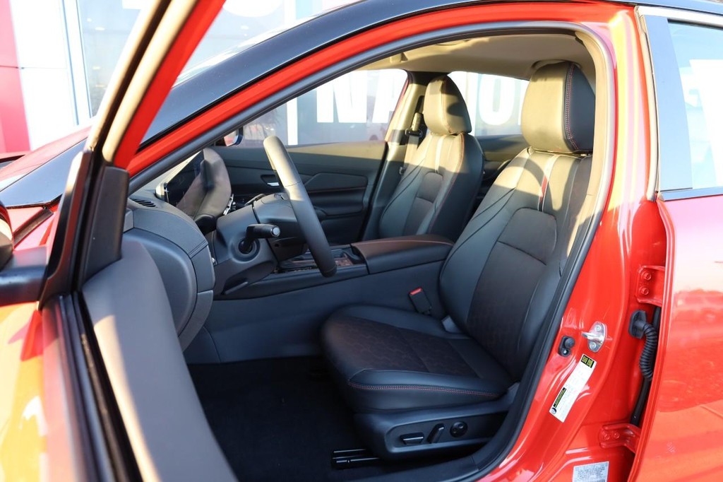 Nissan Sentra Vehicle Image 09
