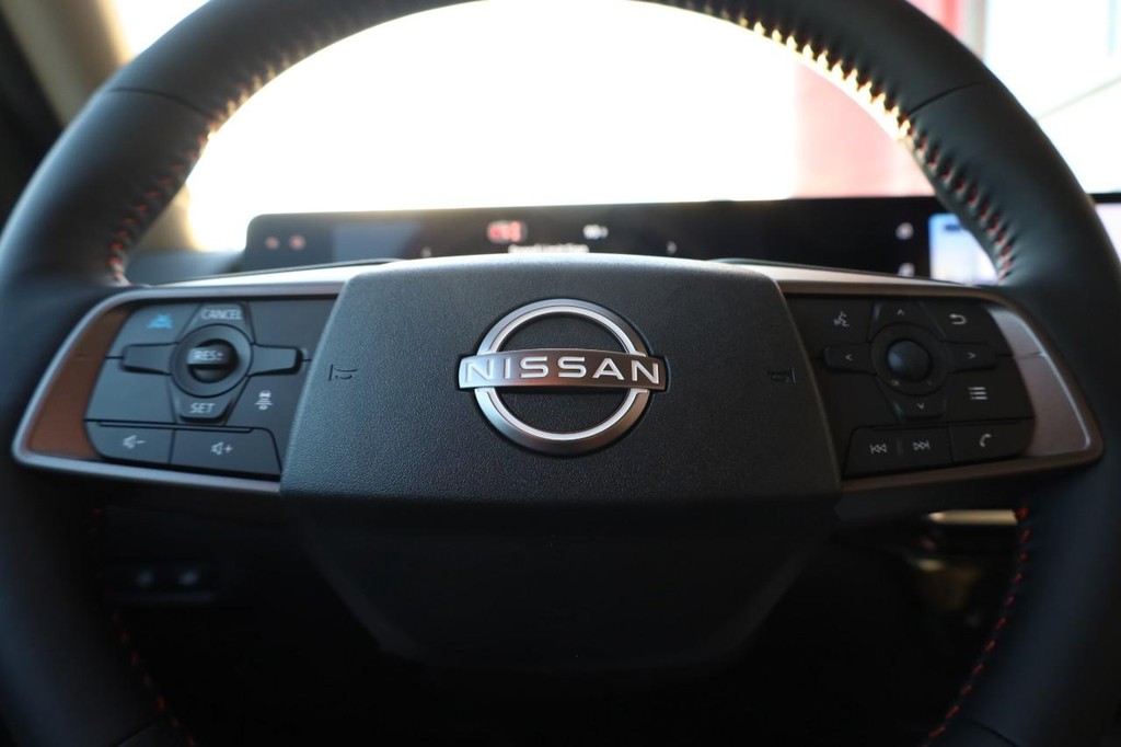 Nissan Sentra Vehicle Image 10