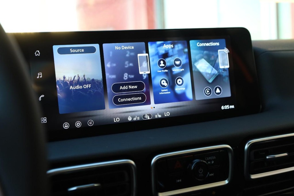Nissan Sentra Vehicle Image 12