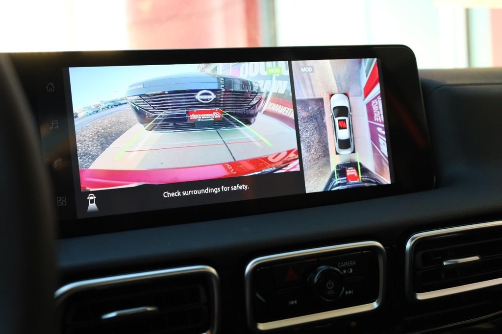 Nissan Sentra Vehicle Image 13