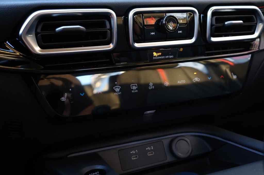 Nissan Sentra Vehicle Image 15