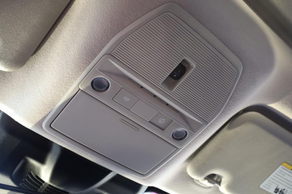 Nissan Sentra Vehicle Image 18