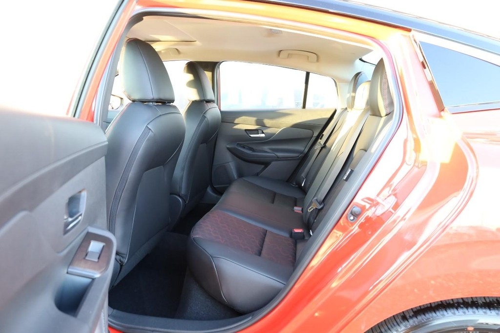 Nissan Sentra Vehicle Image 22