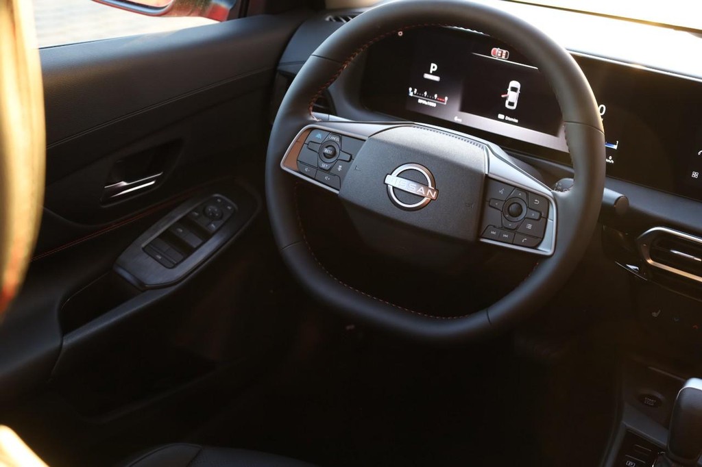 Nissan Sentra Vehicle Image 25