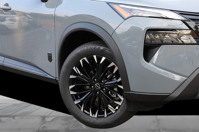 Nissan Rogue Vehicle Image 03