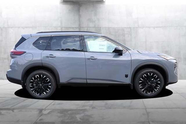 Nissan Rogue Vehicle Image 05