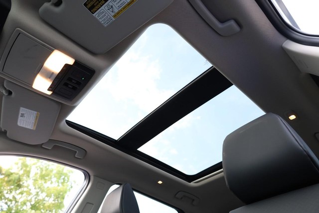 Nissan Rogue Vehicle Image 09
