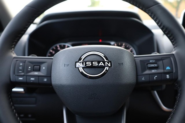 Nissan Rogue Vehicle Image 11