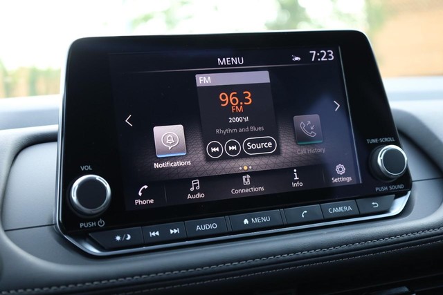Nissan Rogue Vehicle Image 13