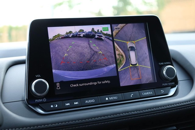 Nissan Rogue Vehicle Image 14