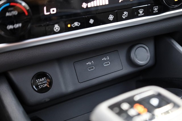 Nissan Rogue Vehicle Image 16
