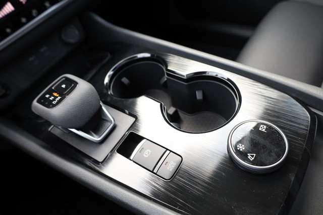 Nissan Rogue Vehicle Image 17